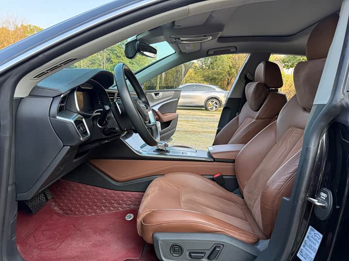 Фото 7 - Audi A7L