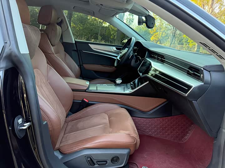 Фото 8 - Audi A7L