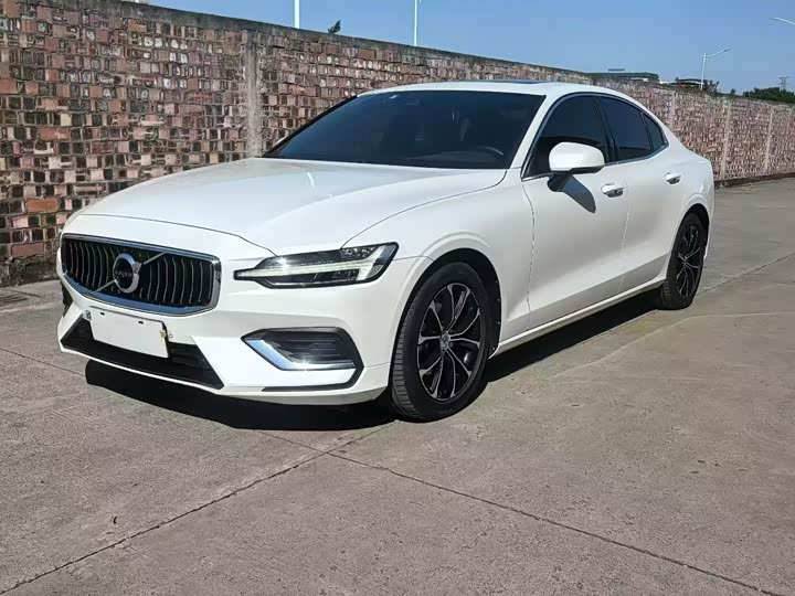 Фото 1 - Volvo S60