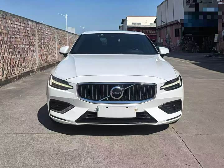 Фото 2 - Volvo S60