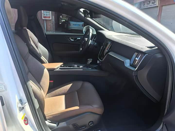 Фото 5 - Volvo S60