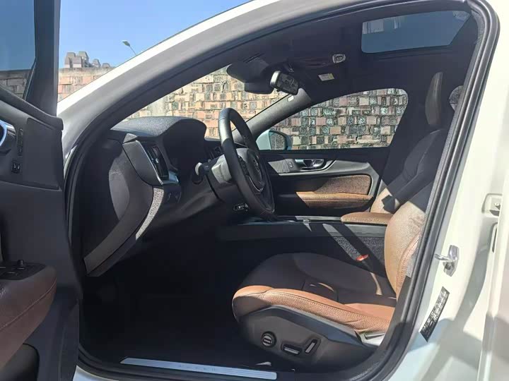 Фото 6 - Volvo S60