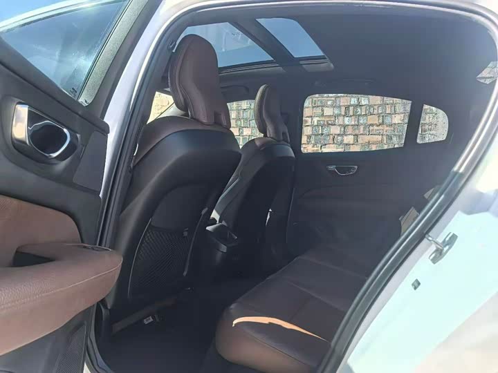 Фото 7 - Volvo S60