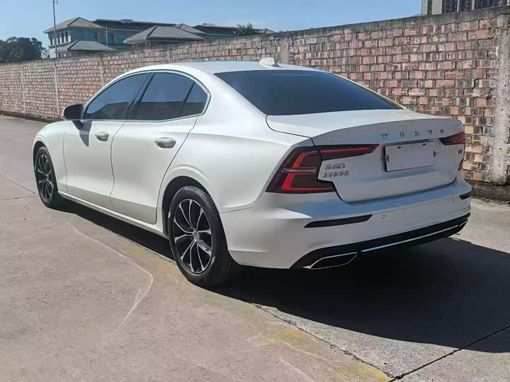 Фото 8 - Volvo S60
