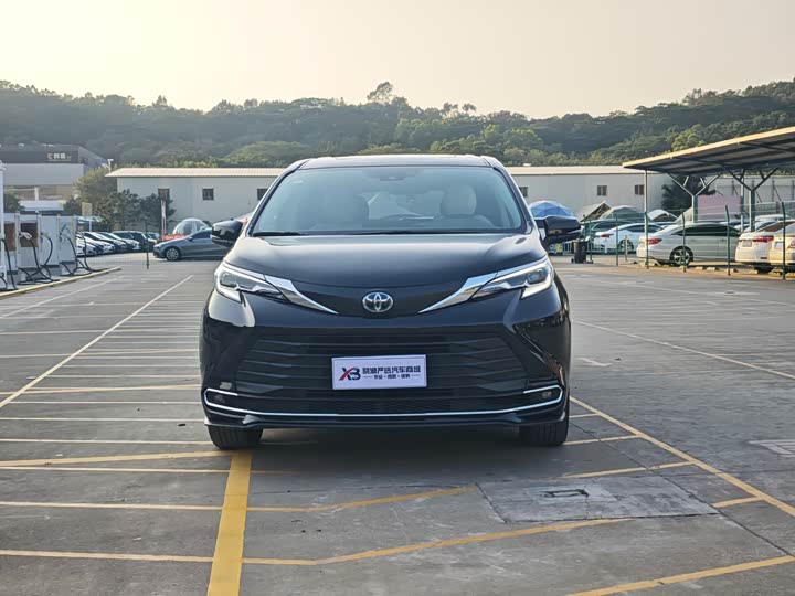 Фото 2 - Toyota Sienna