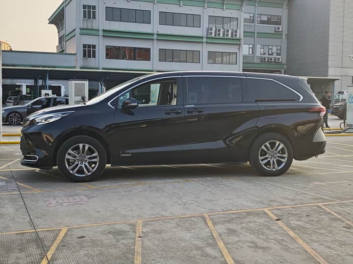 Фото 4 - Toyota Sienna