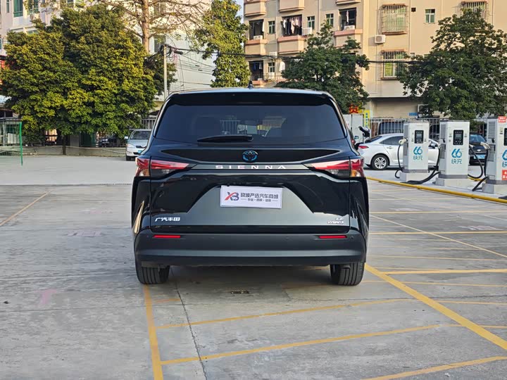 Фото 6 - Toyota Sienna