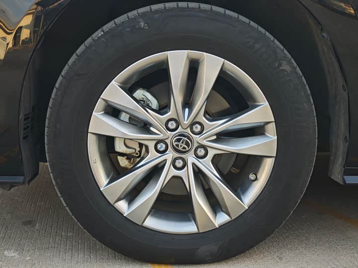 Фото 8 - Toyota Sienna