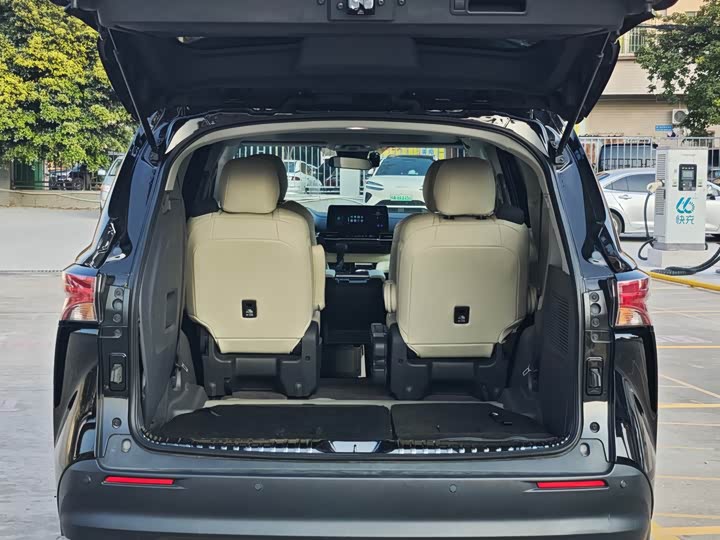 Фото 9 - Toyota Sienna