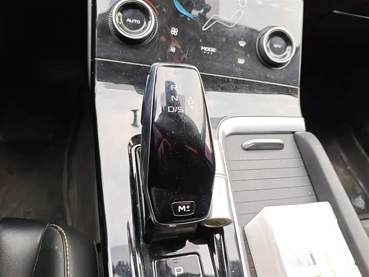 Фото 7 - Bestune B70