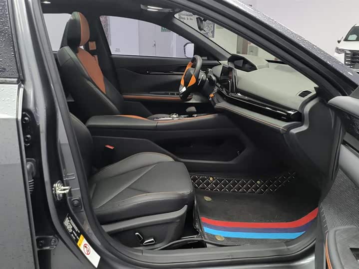 Фото 8 - Changan UNI-V