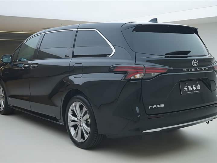 Фото 5 - Toyota Sienna