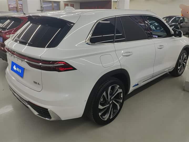 Фото 3 - Geely Monjaro