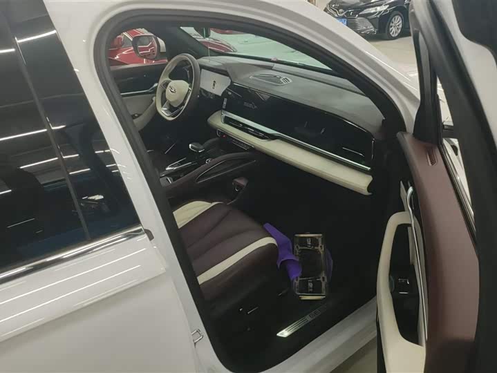 Фото 8 - Geely Monjaro