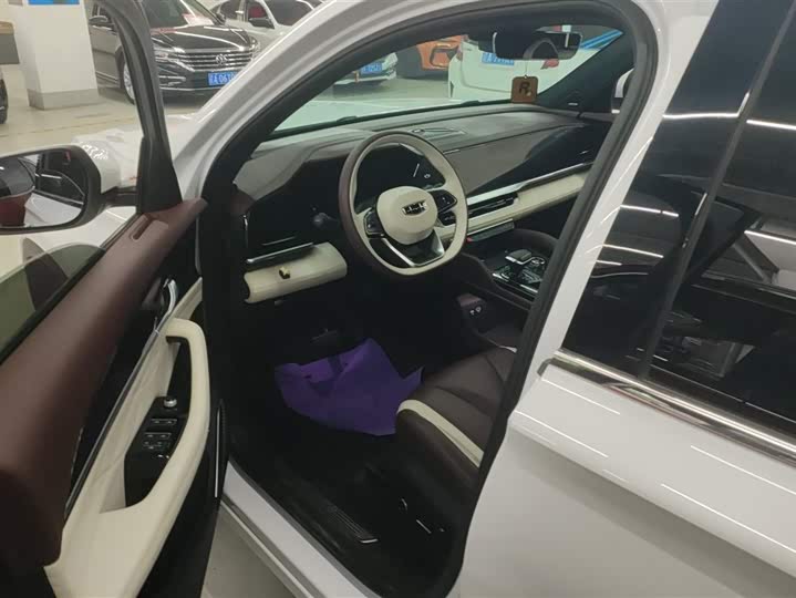 Фото 9 - Geely Monjaro