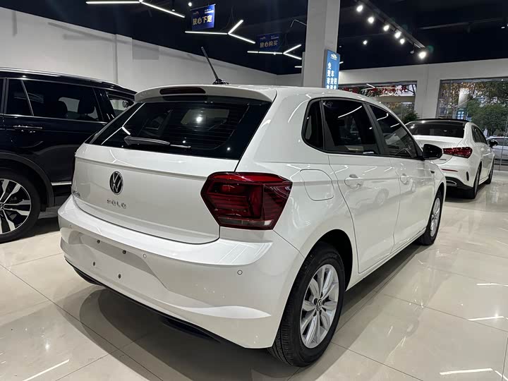 Фото 9 - Volkswagen Polo