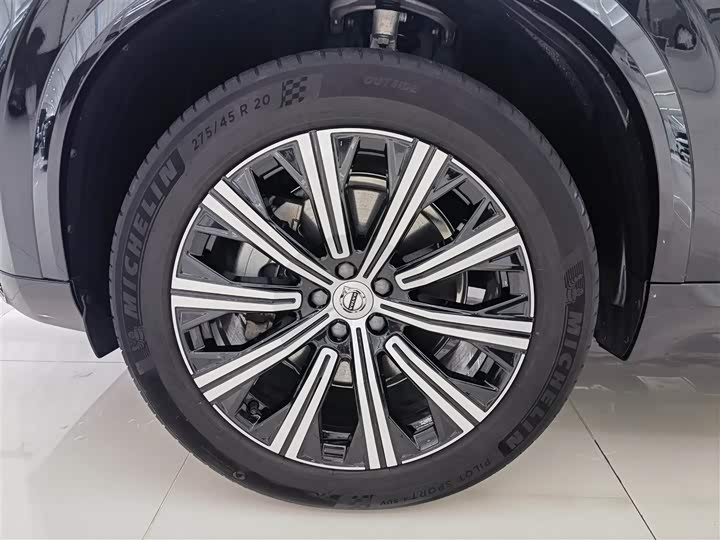 Фото 7 - Volvo XC90