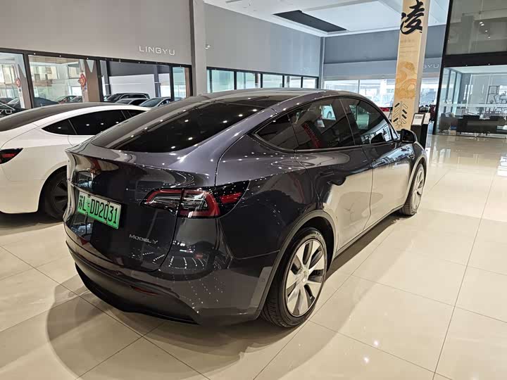Фото 4 - Tesla Model Y