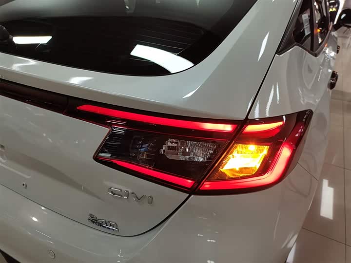 Фото 8 - Honda Civic