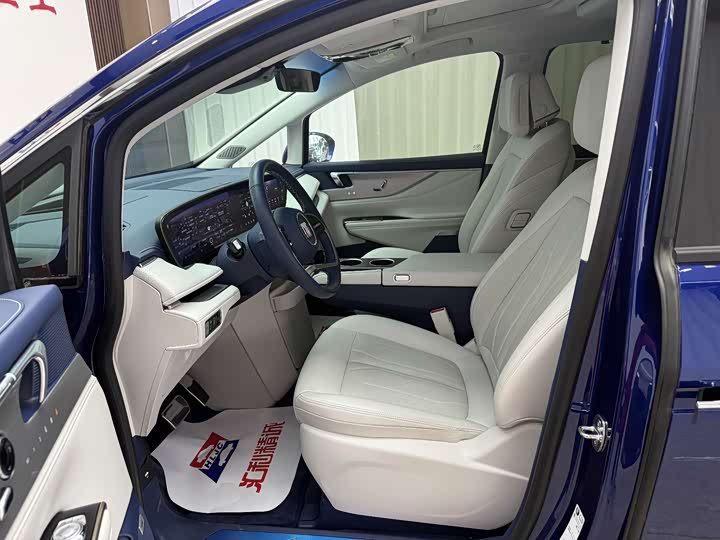 Фото 7 - Buick GL8 Hybrid