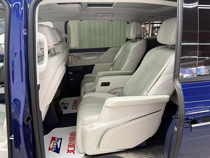 Фото 8 - Buick GL8 Hybrid