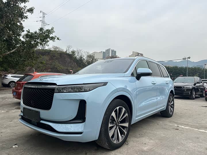 Фото 1 - LiXiang One