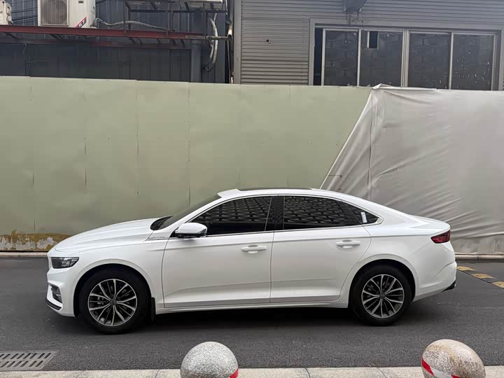 Фото 3 - Geely Preface