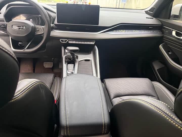 Фото 4 - Geely Preface