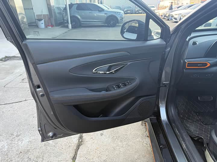 Фото 9 - Changan UNI-T