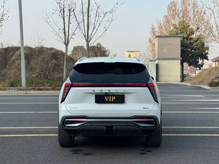 Фото 9 - Geely Atlas L