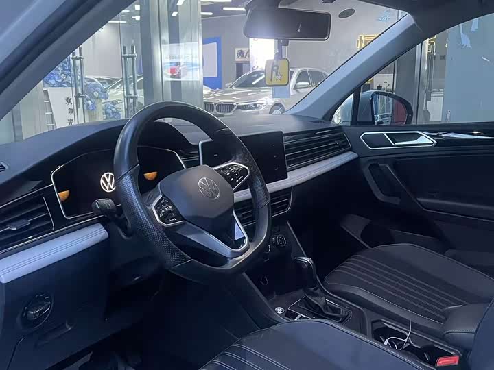 Фото 7 - Volkswagen Tiguan L Pro