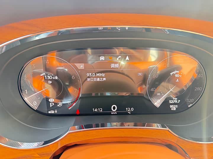 Фото 9 - Bentley Bentayga