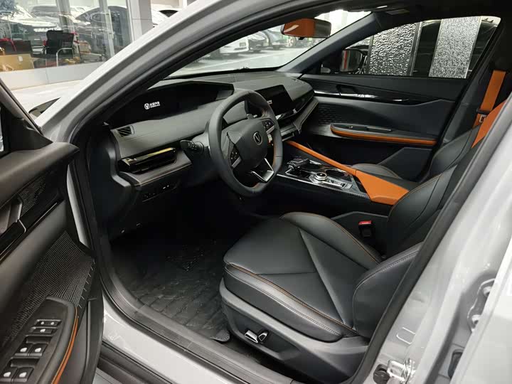 Фото 4 - Changan UNI-V