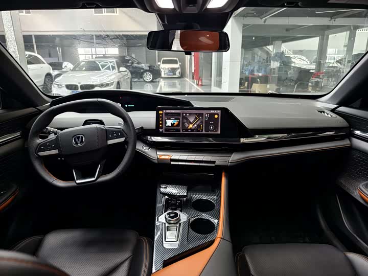 Фото 6 - Changan UNI-V