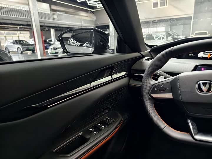 Фото 8 - Changan UNI-V