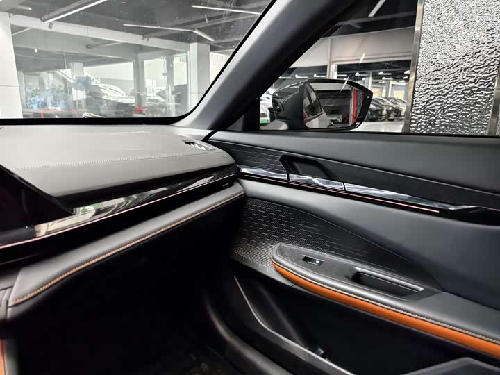 Фото 9 - Changan UNI-V