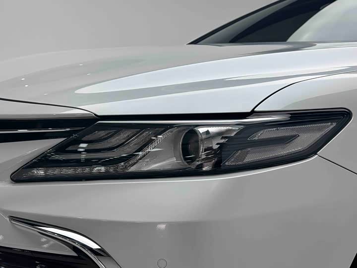 Фото 2 - Toyota Camry