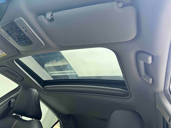 Фото 5 - Toyota Camry