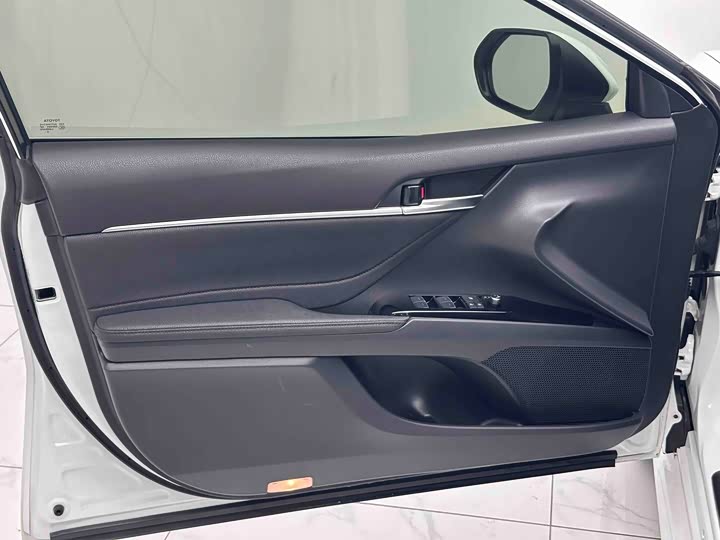 Фото 8 - Toyota Camry