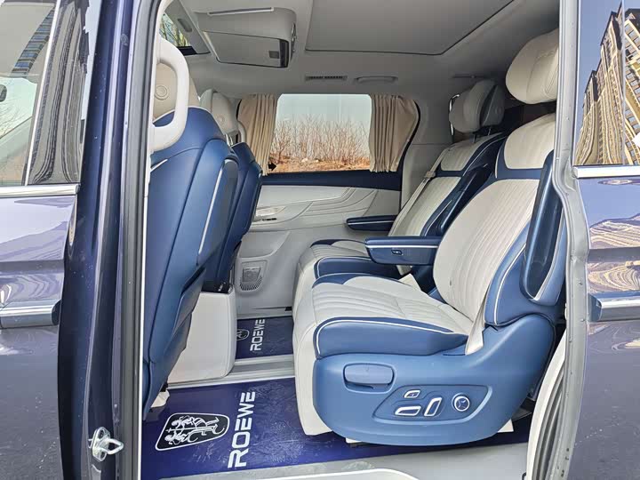 Фото 7 - Roewe iMax 8