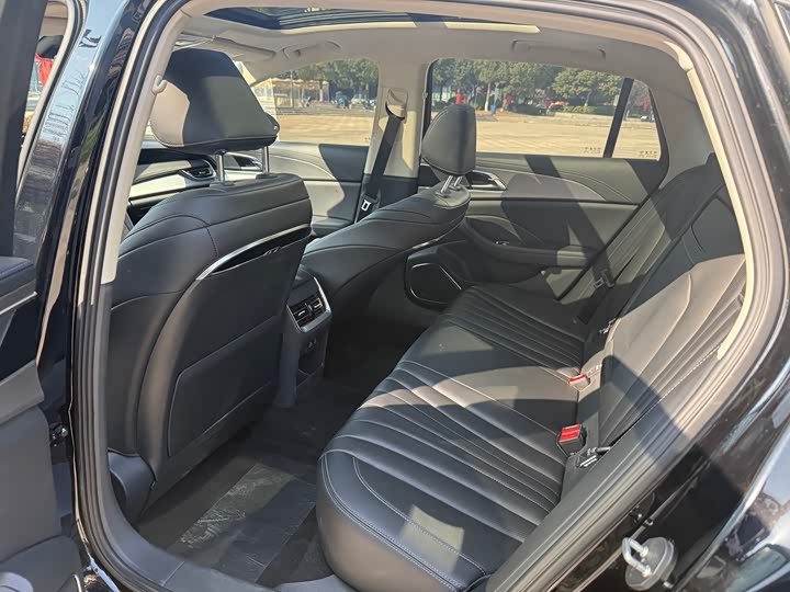 Фото 6 - Hongqi H5