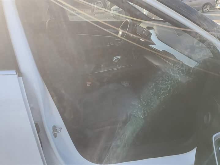 Фото 8 - Geely Atlas