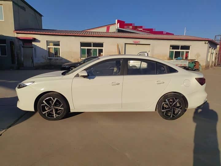 Фото 5 - Roewe i5