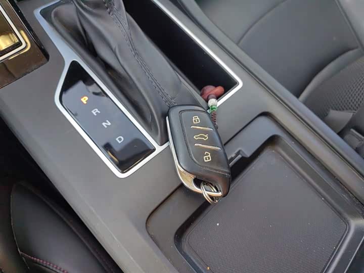 Фото 9 - Roewe i5