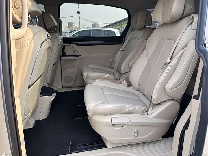 Фото 4 - Buick GL8 ES