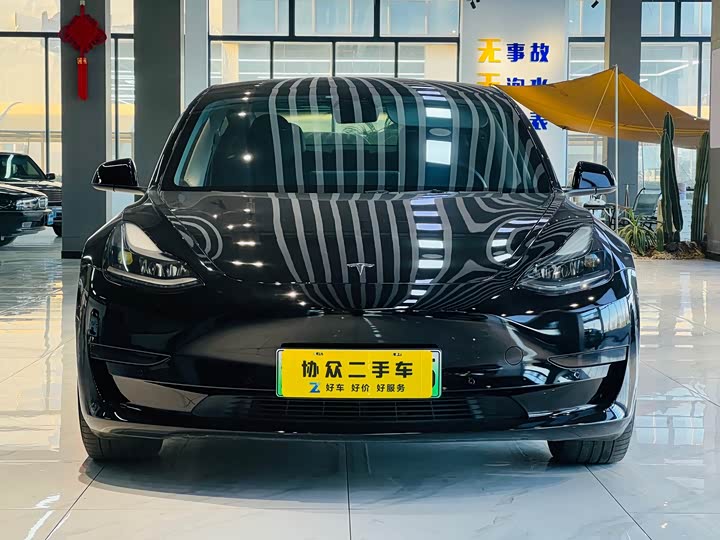 Фото 2 - Tesla Model 3