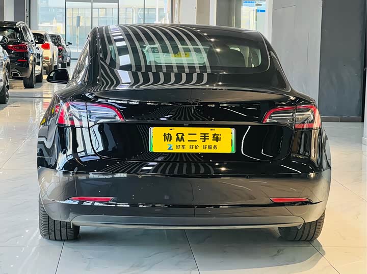 Фото 4 - Tesla Model 3