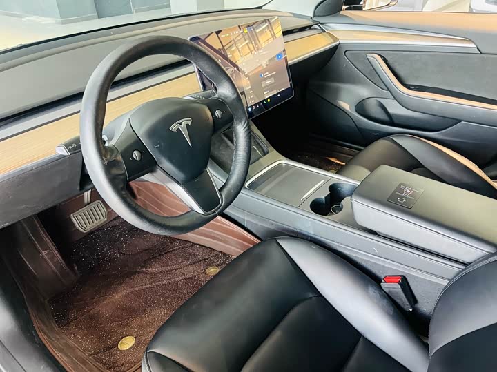 Фото 8 - Tesla Model 3