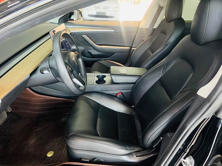 Фото 9 - Tesla Model 3