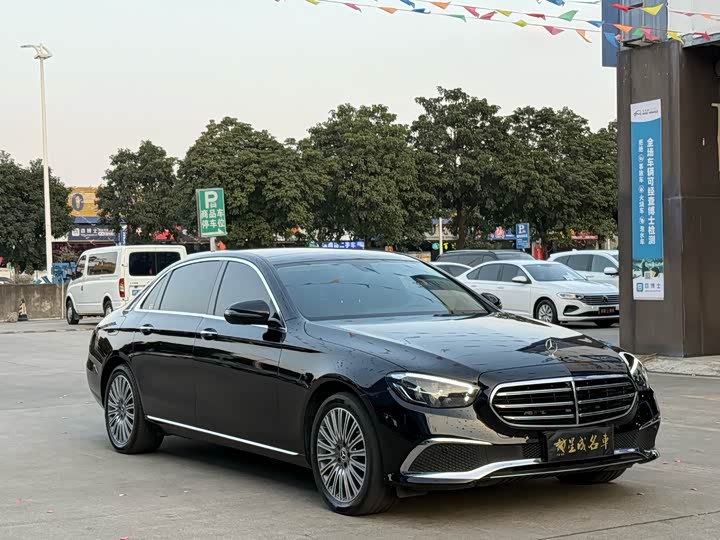 Фото 3 - Mercedes-Benz E-Class